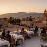Street Food di Marrakech: Guida Completa Jemaa el-Fnaa 2026 5 La terrazza del ristorante Nomad con vista sui tetti della medina di Marrakech al tramonto