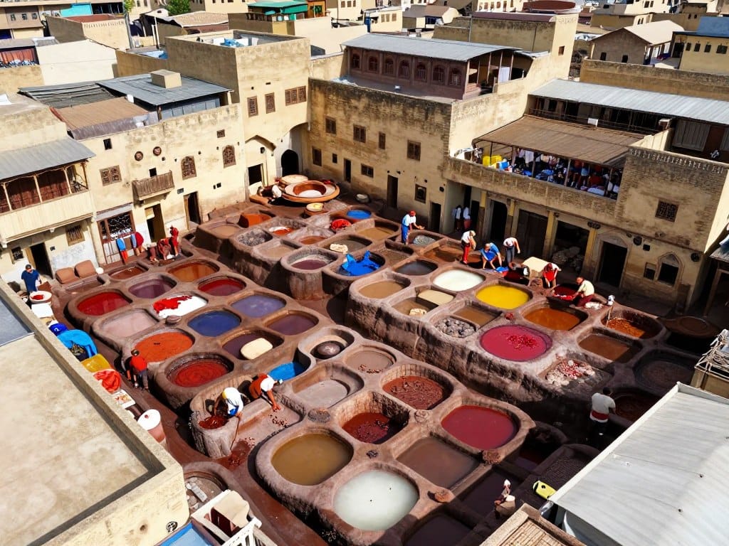 Medina di Fes con le concerie durante un tour Marocco 12 giorni Medina di Fes con le concerie durante un tour Marocco 12 giorni
