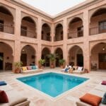 Dove Alloggiare a Marrakech 2 Cortile di un riad familiare a Marrakech con piscina e spazi comuni